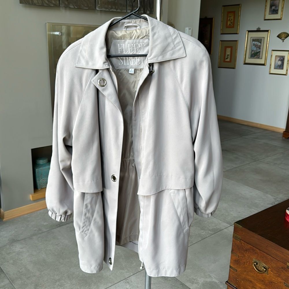 Fleet Street jacket women’s sz M - chalk gray beige color